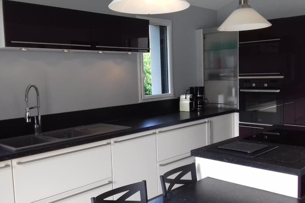 9 Pers 160 M² +Jardin- 10Mn Nantes -30Mn Mer Bouguenais Exterior foto